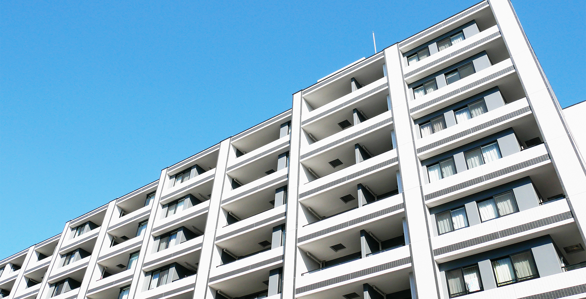 東京都調布市の外壁や屋根の塗装・防水工事と調査を行うAIRKIXX株式会社（エアーキックス）