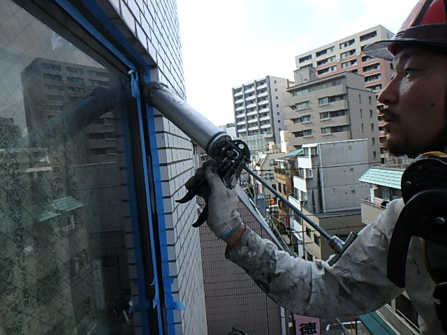 東京都調布市Ｔビル：シーリング工事(無足場工法)